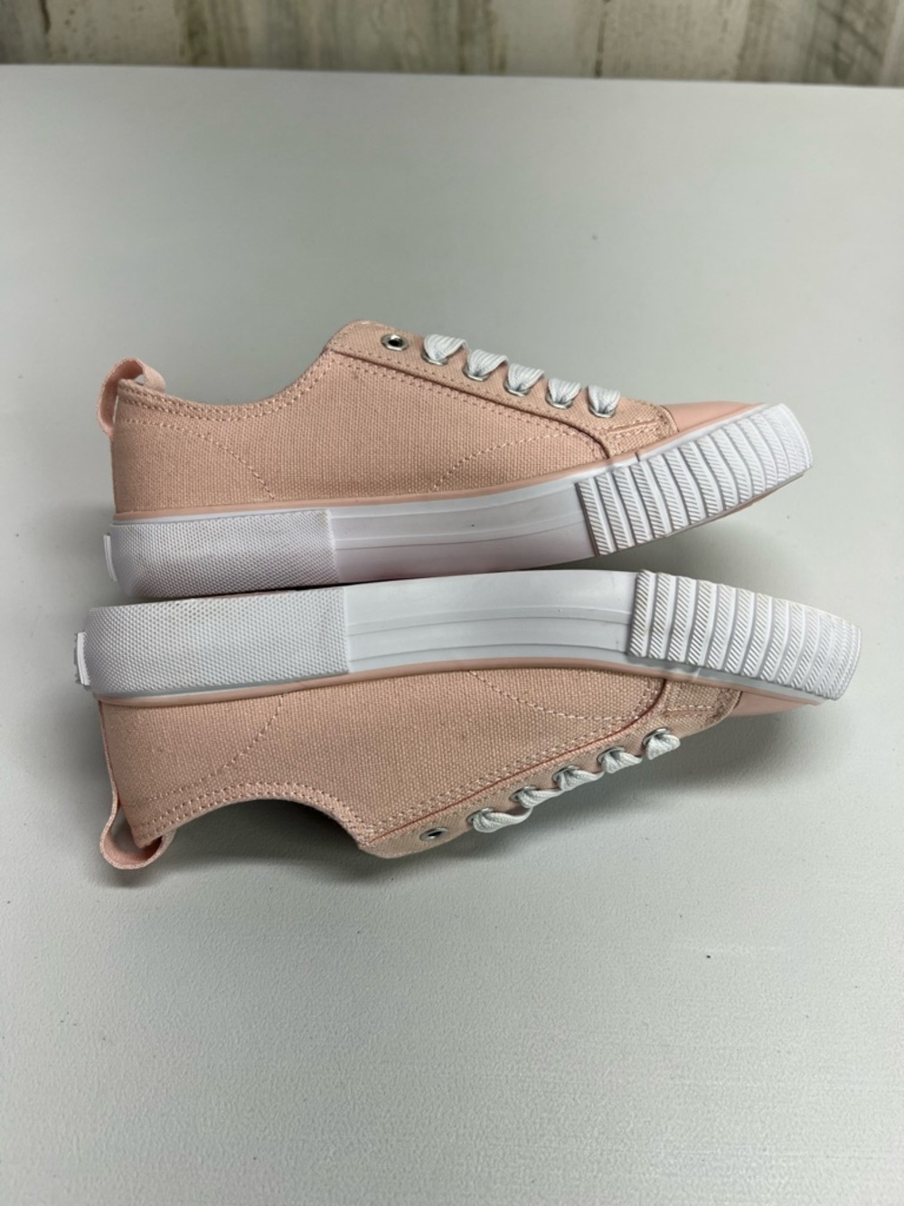Levi's Kids Canvas Sneakers Size 1 Like New - Picture 3 of 6